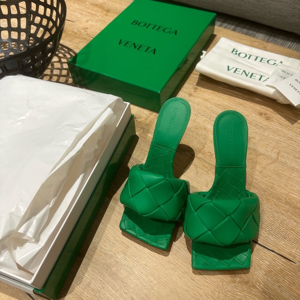 💄SOLD💄 Bottega Veneta Emerald Quilted Sandals